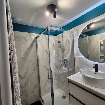 - L'acacia * Pont-d'Ouilly